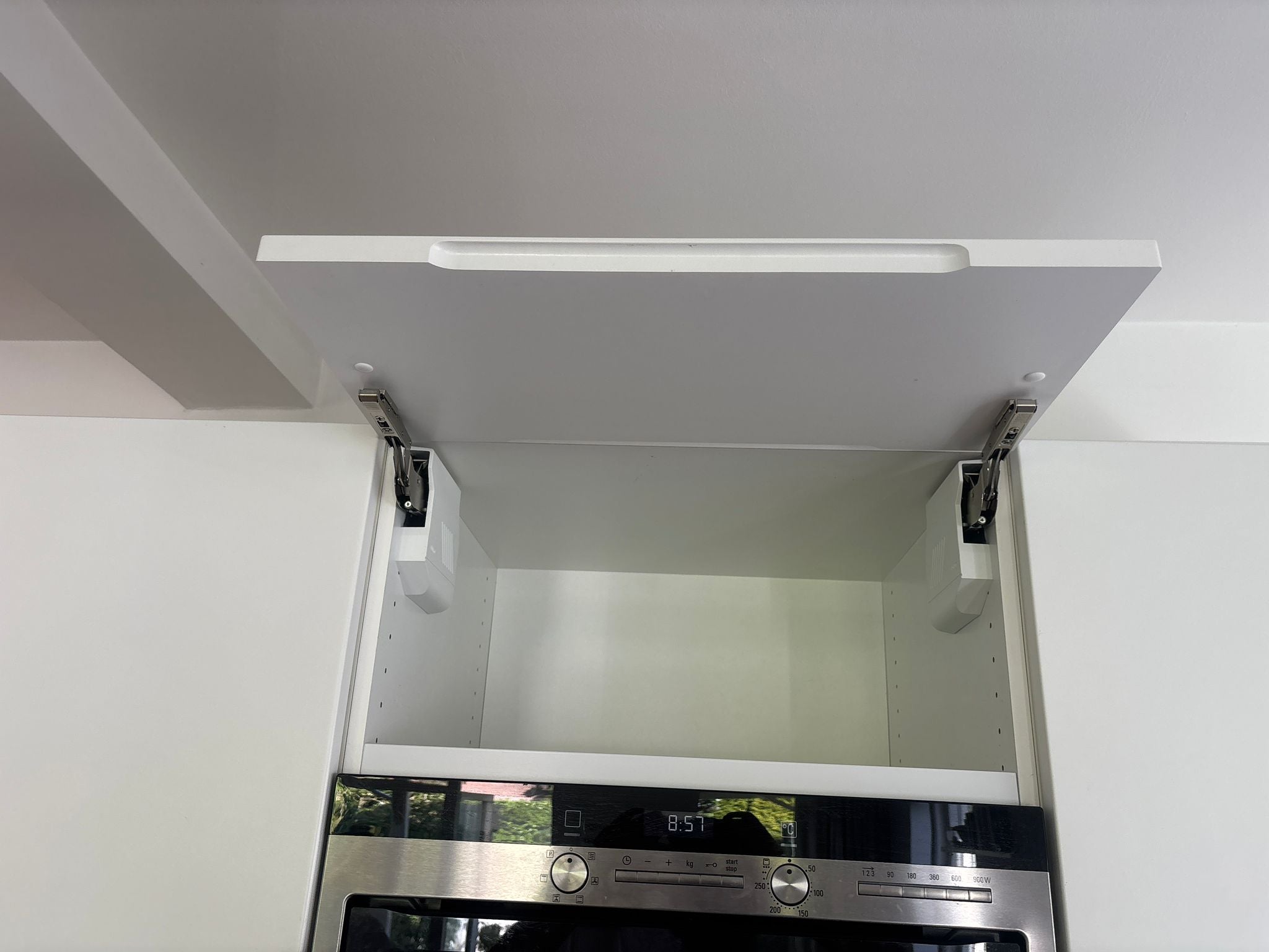 04845 - Witte eilandkeuken met bar