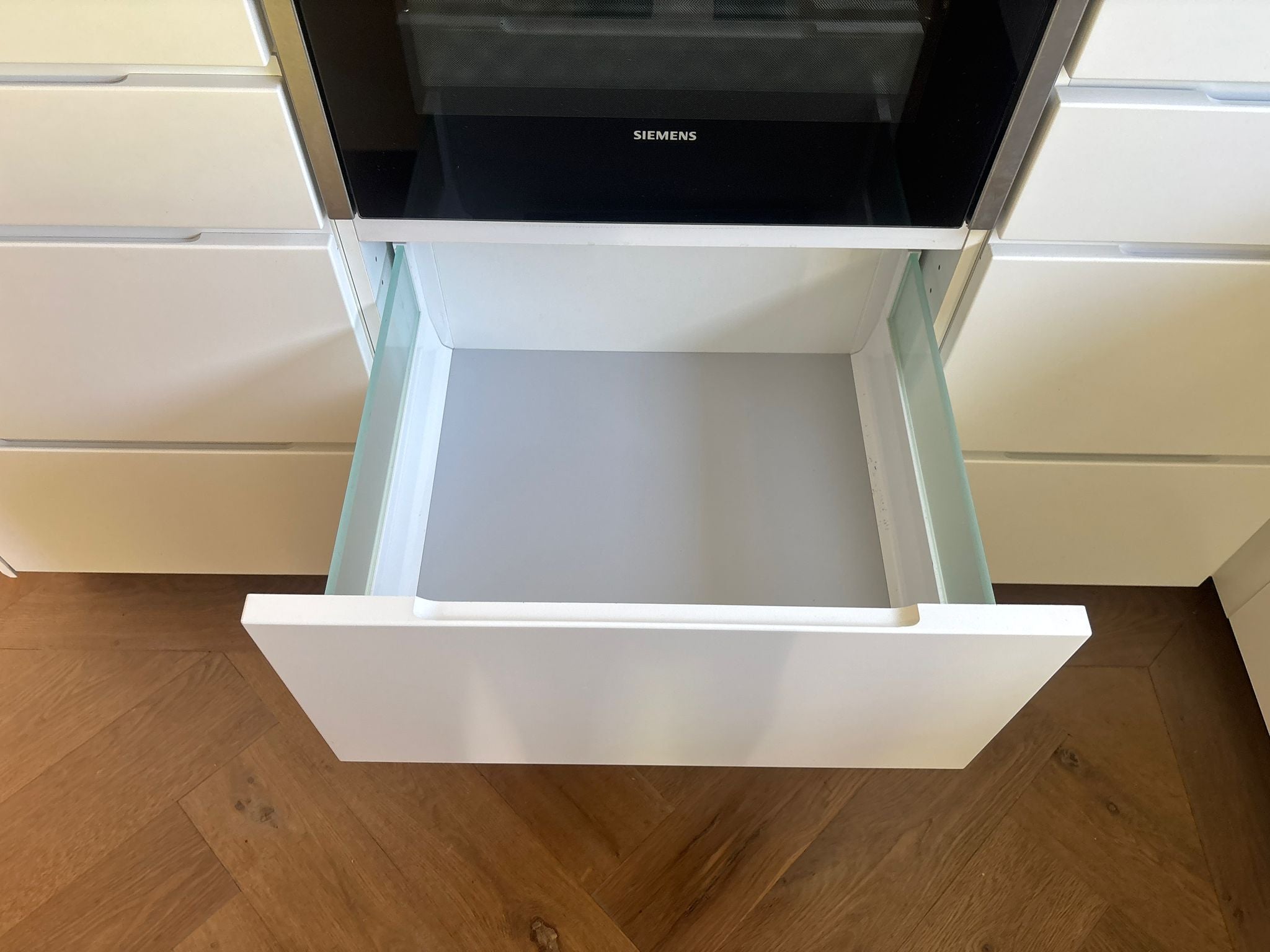 04845 - Witte eilandkeuken met bar
