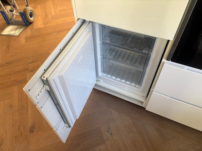 04845 - Witte eilandkeuken met bar