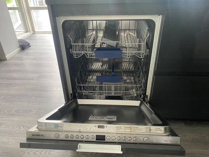 02899 - Hoogglans schiereiland keuken