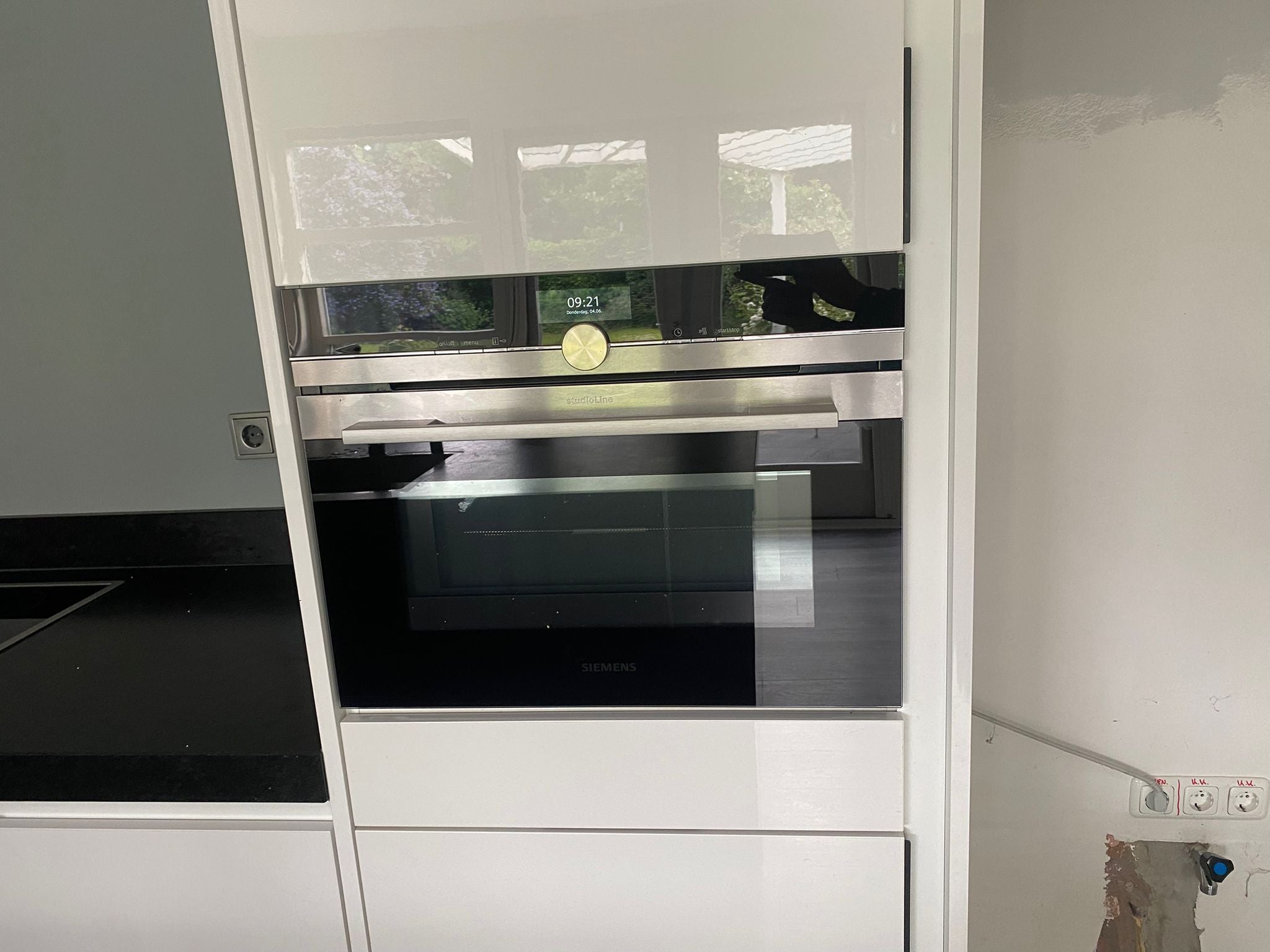 02899 - Hoogglans schiereiland keuken