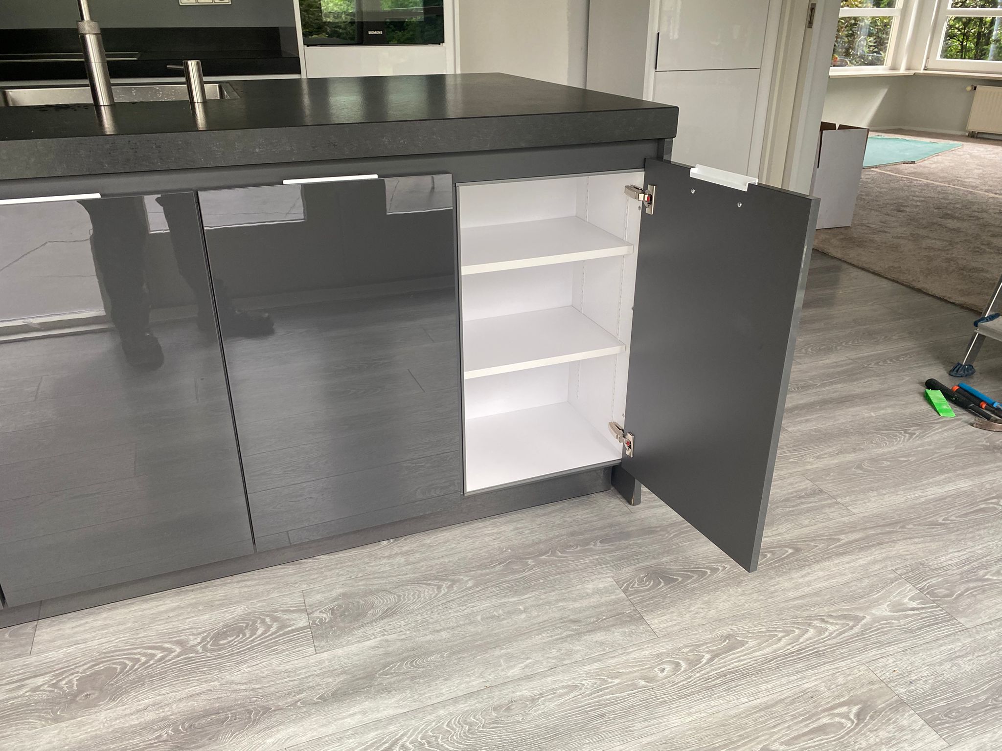 02899 - Hoogglans schiereiland keuken