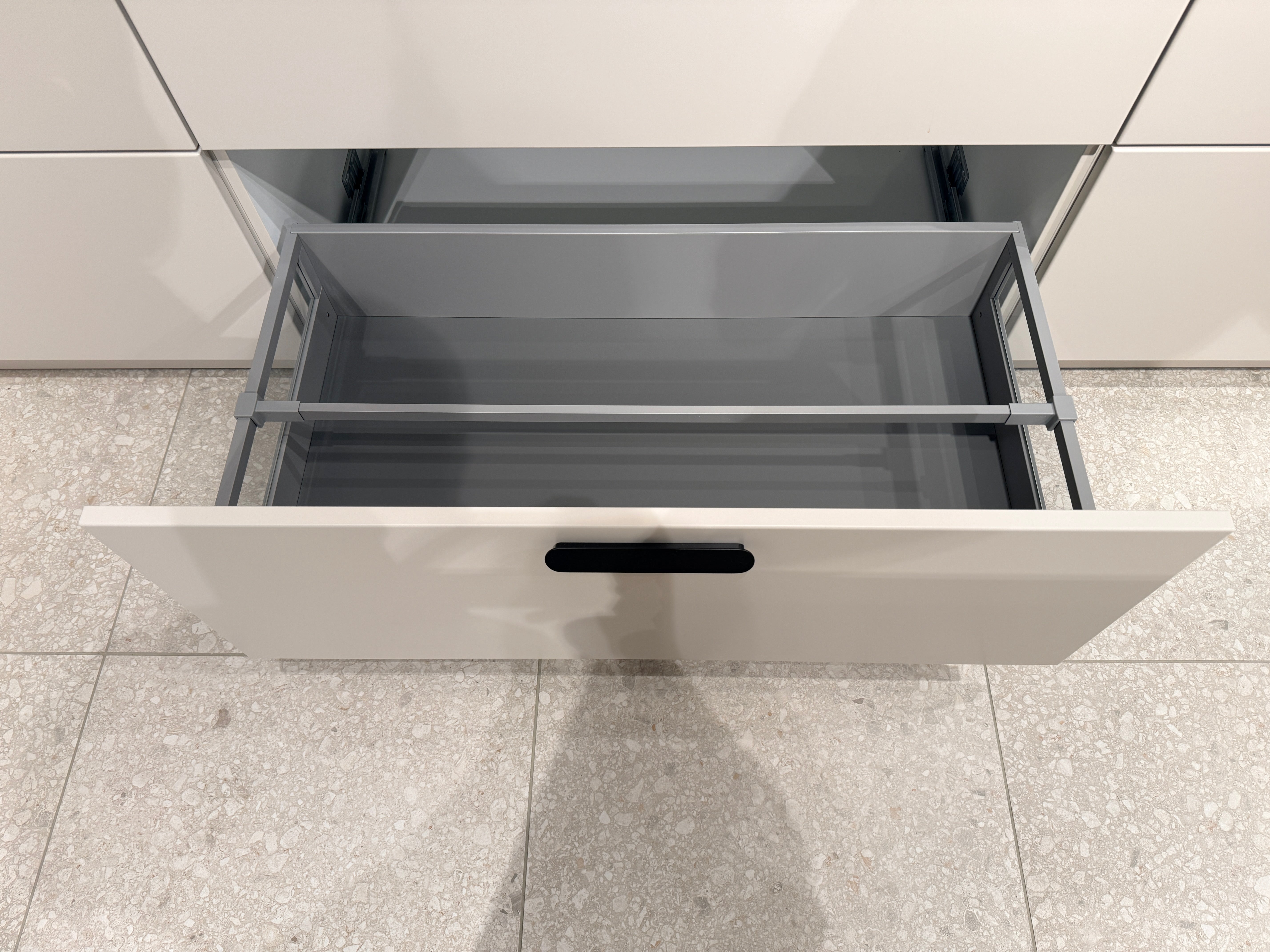 05103 - Schüller moderne L-keuken met eiland