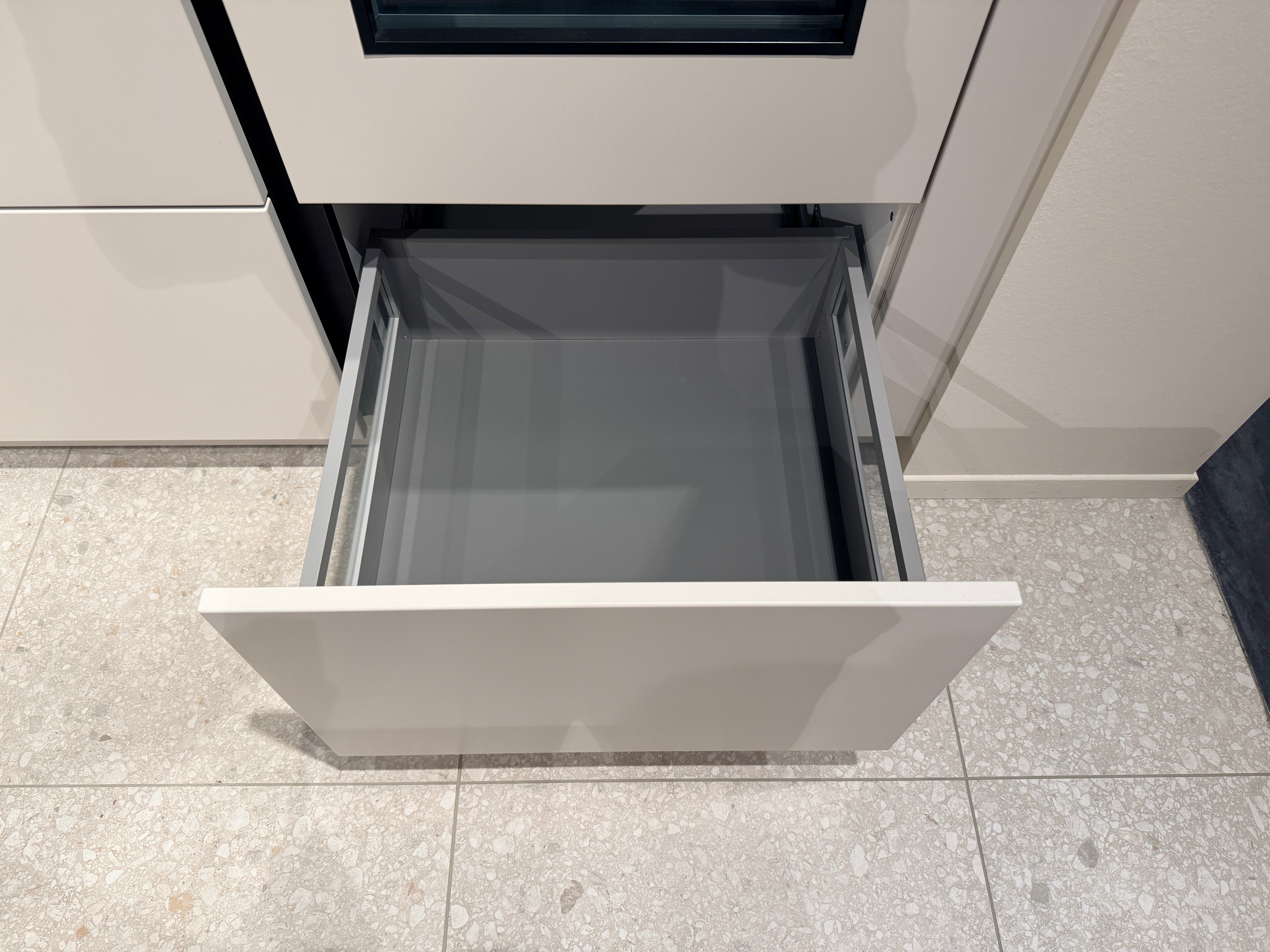 05103 - Schüller moderne L-keuken met eiland