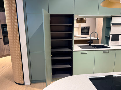 05105 - Schüller eilandkeuken met organische eettafel