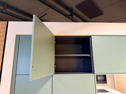 05105 - Schüller eilandkeuken met organische eettafel