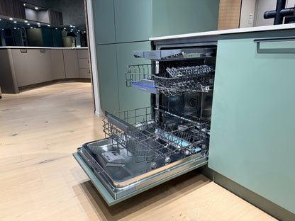 05105 - Schüller eilandkeuken met organische eettafel