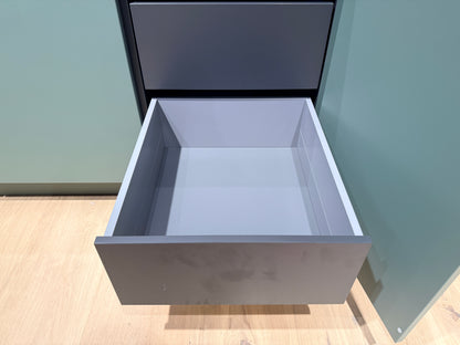 05105 - Schüller eilandkeuken met organische eettafel