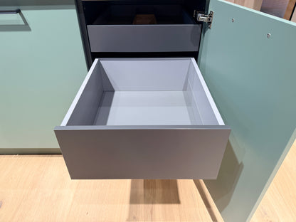 05105 - Schüller eilandkeuken met organische eettafel