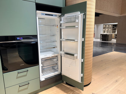 05105 - Schüller eilandkeuken met organische eettafel