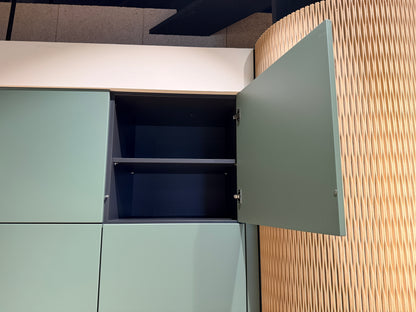 05105 - Schüller eilandkeuken met organische eettafel
