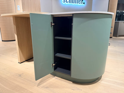 05105 - Schüller eilandkeuken met organische eettafel