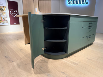 05105 - Schüller eilandkeuken met organische eettafel