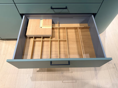 05105 - Schüller eilandkeuken met organische eettafel