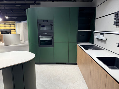 05109 - Schüller keuken met organische kastenwand
