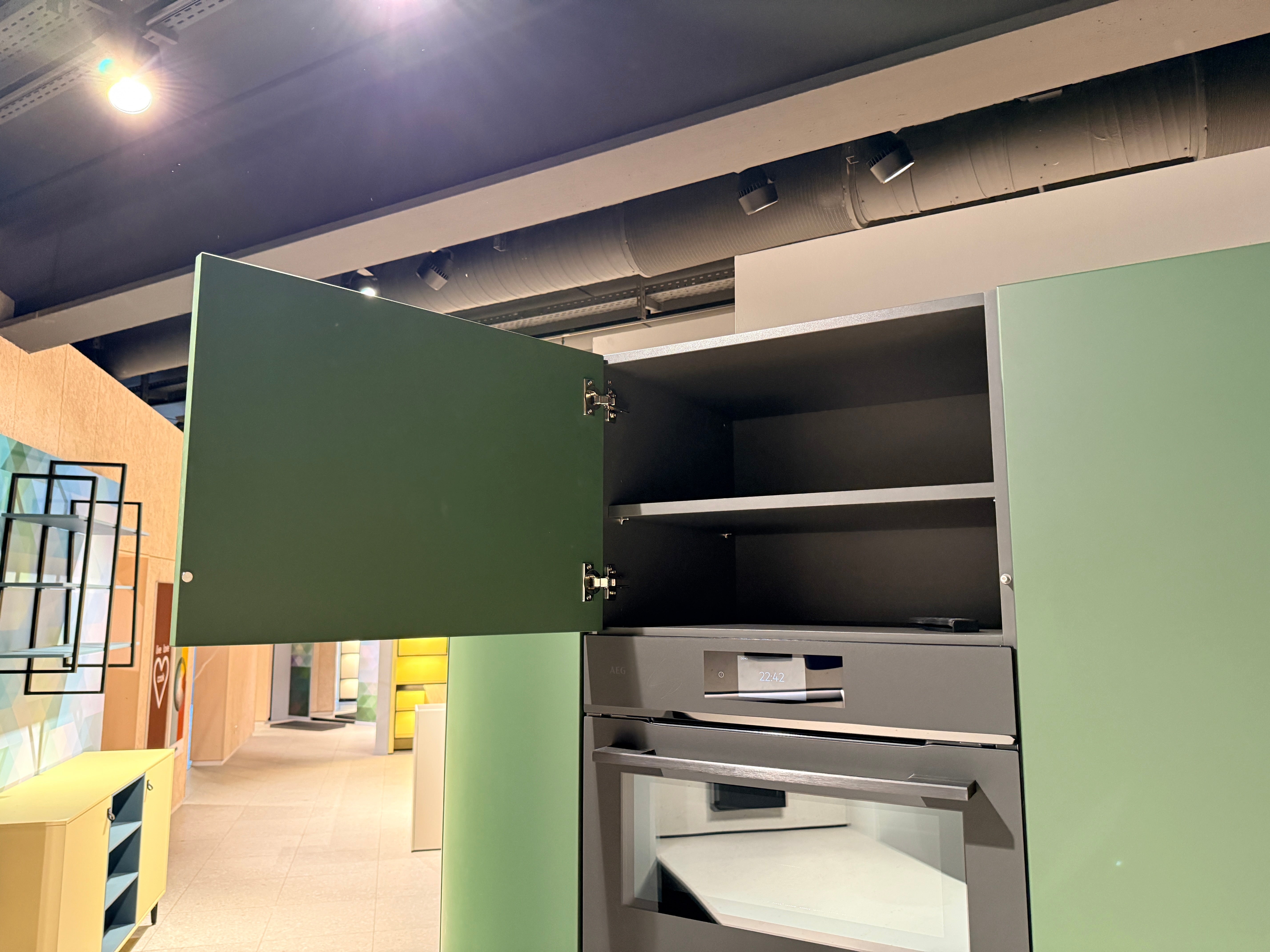 05109 - Schüller keuken met organische kastenwand