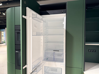 05109 - Schüller keuken met organische kastenwand