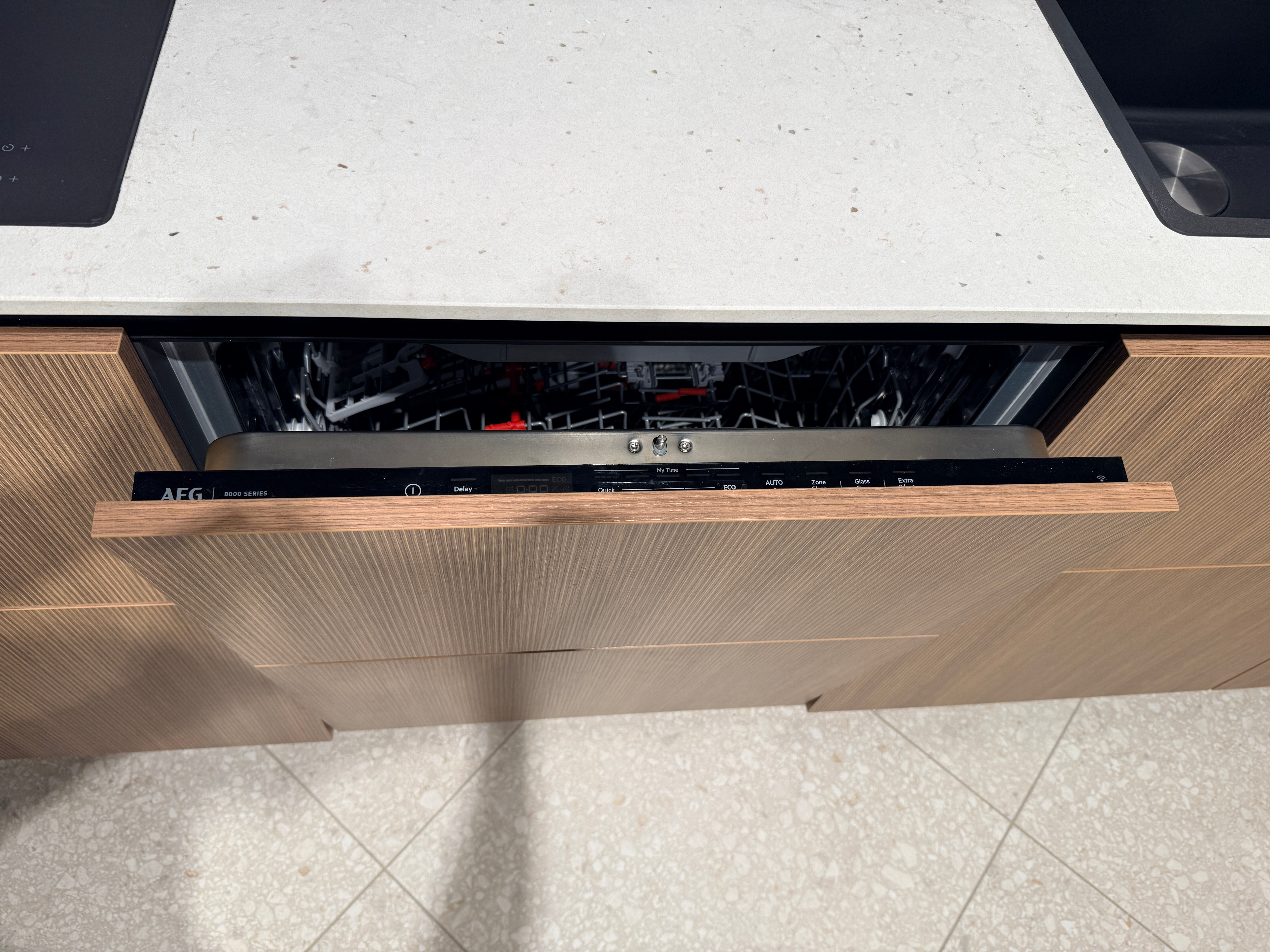 05109 - Schüller keuken met organische kastenwand