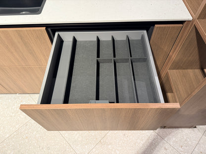 05109 - Schüller keuken met organische kastenwand