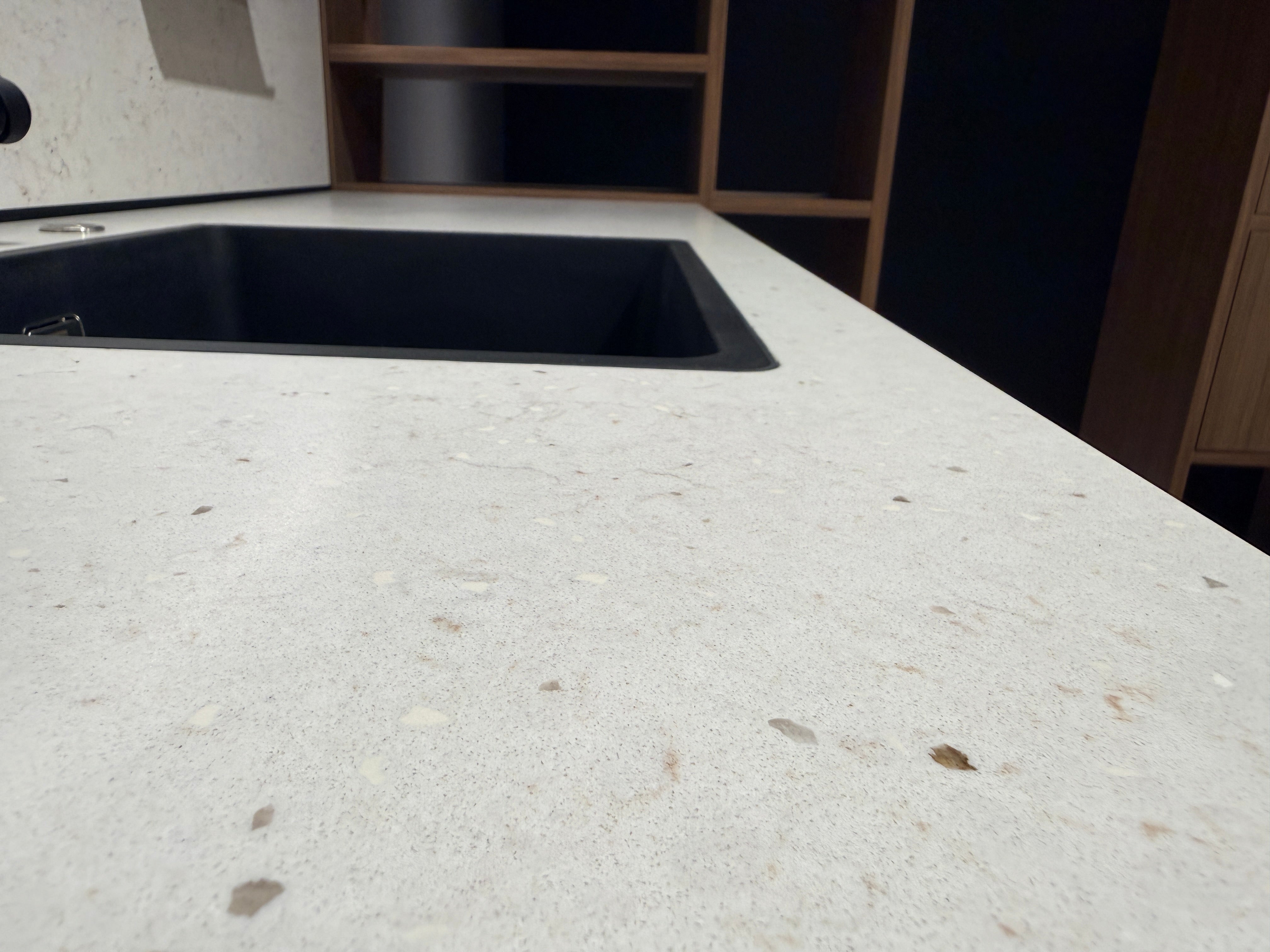 05109 - Schüller keuken met organische kastenwand