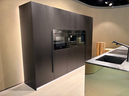 05073 - Next125 Designkeuken met Spiegelend Eiland en Geïntegreerde Bartafel
