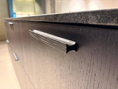 05073 - Next125 Designkeuken met Spiegelend Eiland en Geïntegreerde Bartafel