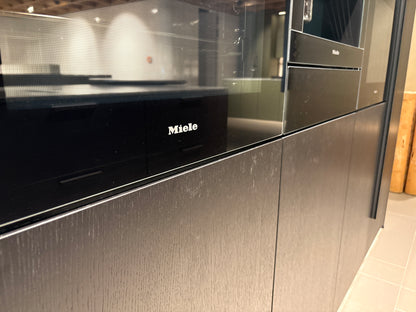 05073 - Next125 Designkeuken met Spiegelend Eiland en Geïntegreerde Bartafel
