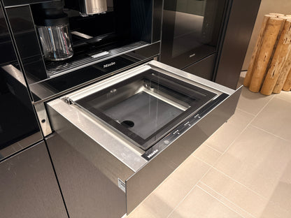 05073 - Next125 Designkeuken met Spiegelend Eiland en Geïntegreerde Bartafel