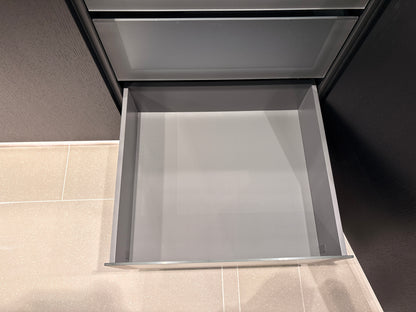 05073 - Next125 Designkeuken met Spiegelend Eiland en Geïntegreerde Bartafel
