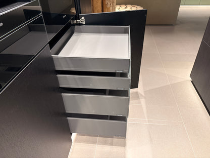 05073 - Next125 Designkeuken met Spiegelend Eiland en Geïntegreerde Bartafel