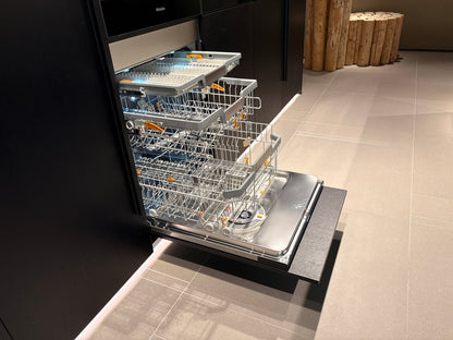 05073 - Next125 Designkeuken met Spiegelend Eiland en Geïntegreerde Bartafel