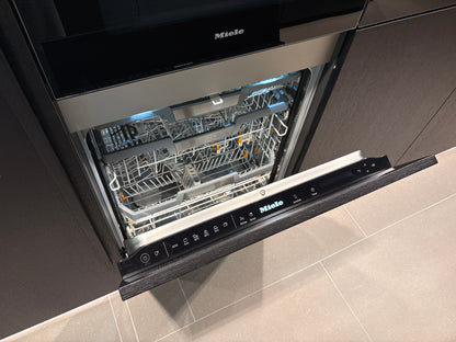 05073 - Next125 Designkeuken met Spiegelend Eiland en Geïntegreerde Bartafel
