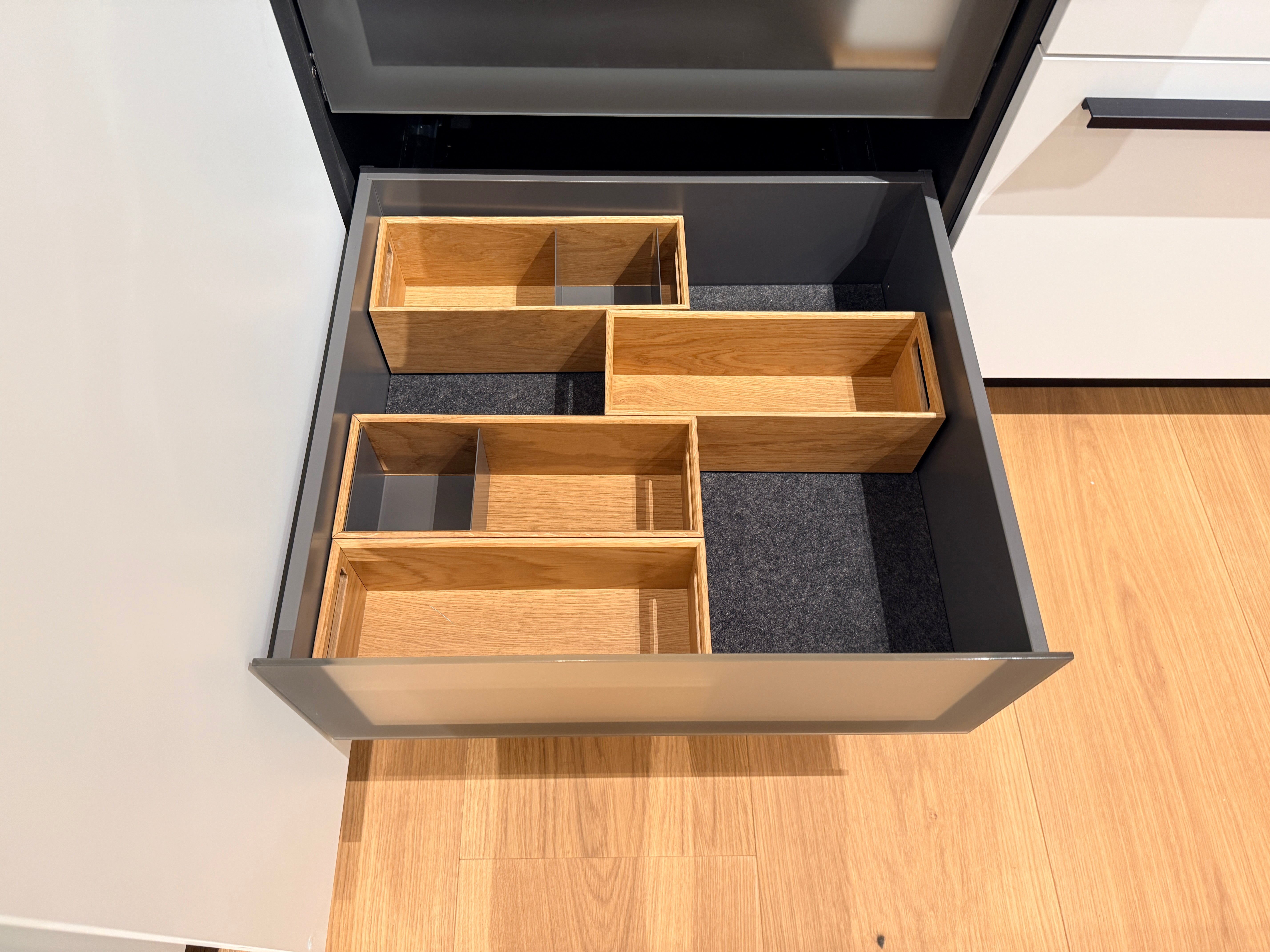 05085 - Next 125 witte hoekkeuken met eiland