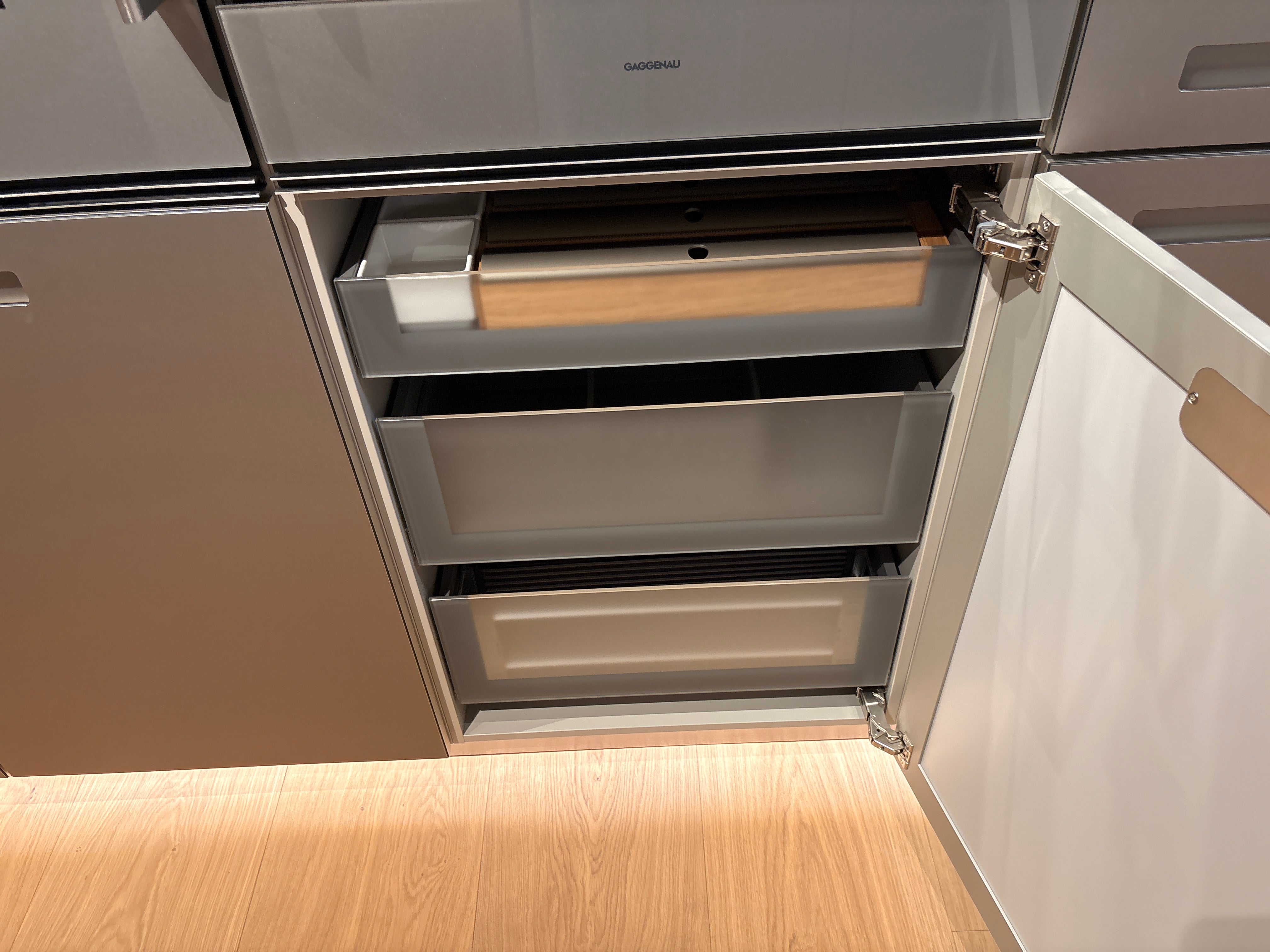 05079 - Next125 RVS Designkeuken met Luxe Kastenwand