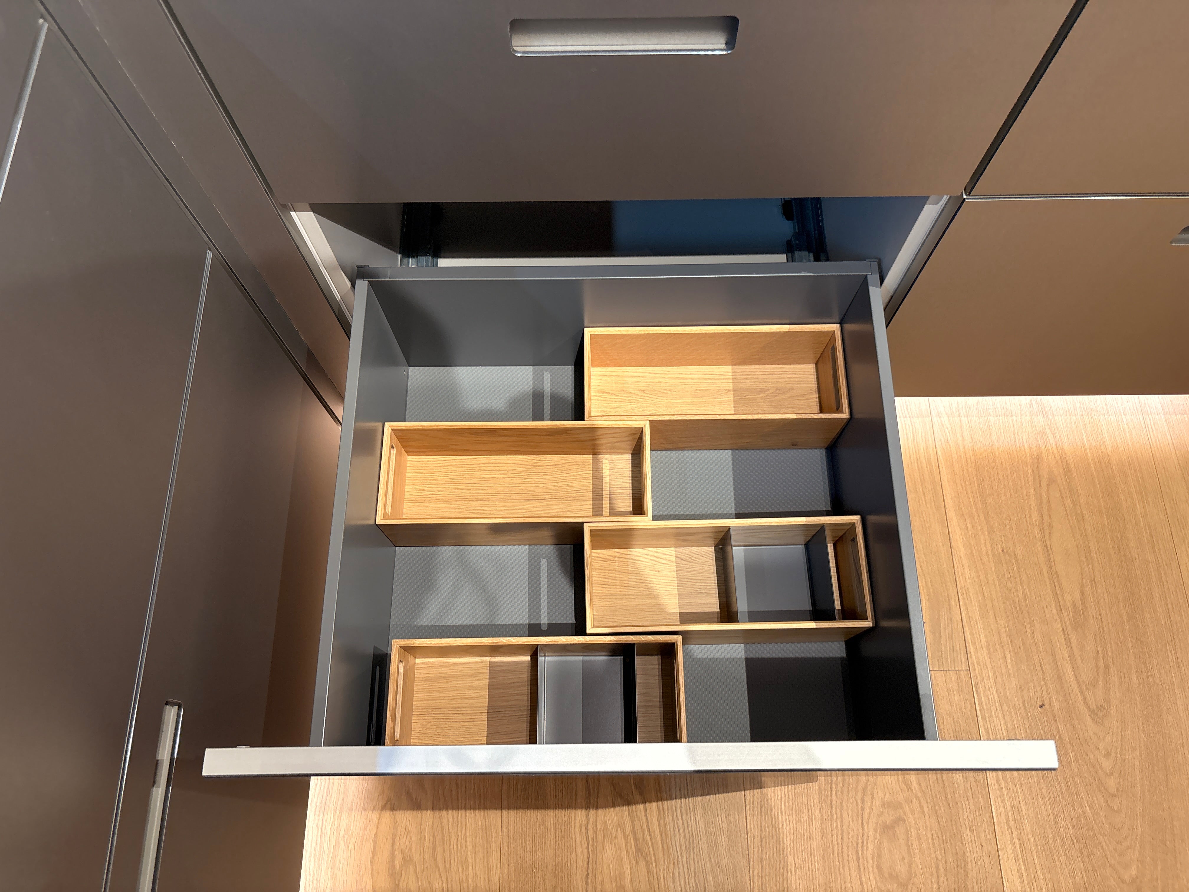 05079 - Next125 RVS Designkeuken met Luxe Kastenwand