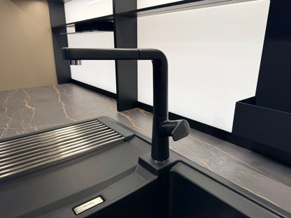 05087 - Next 125 design eilandkeuken met luxe kastenwand