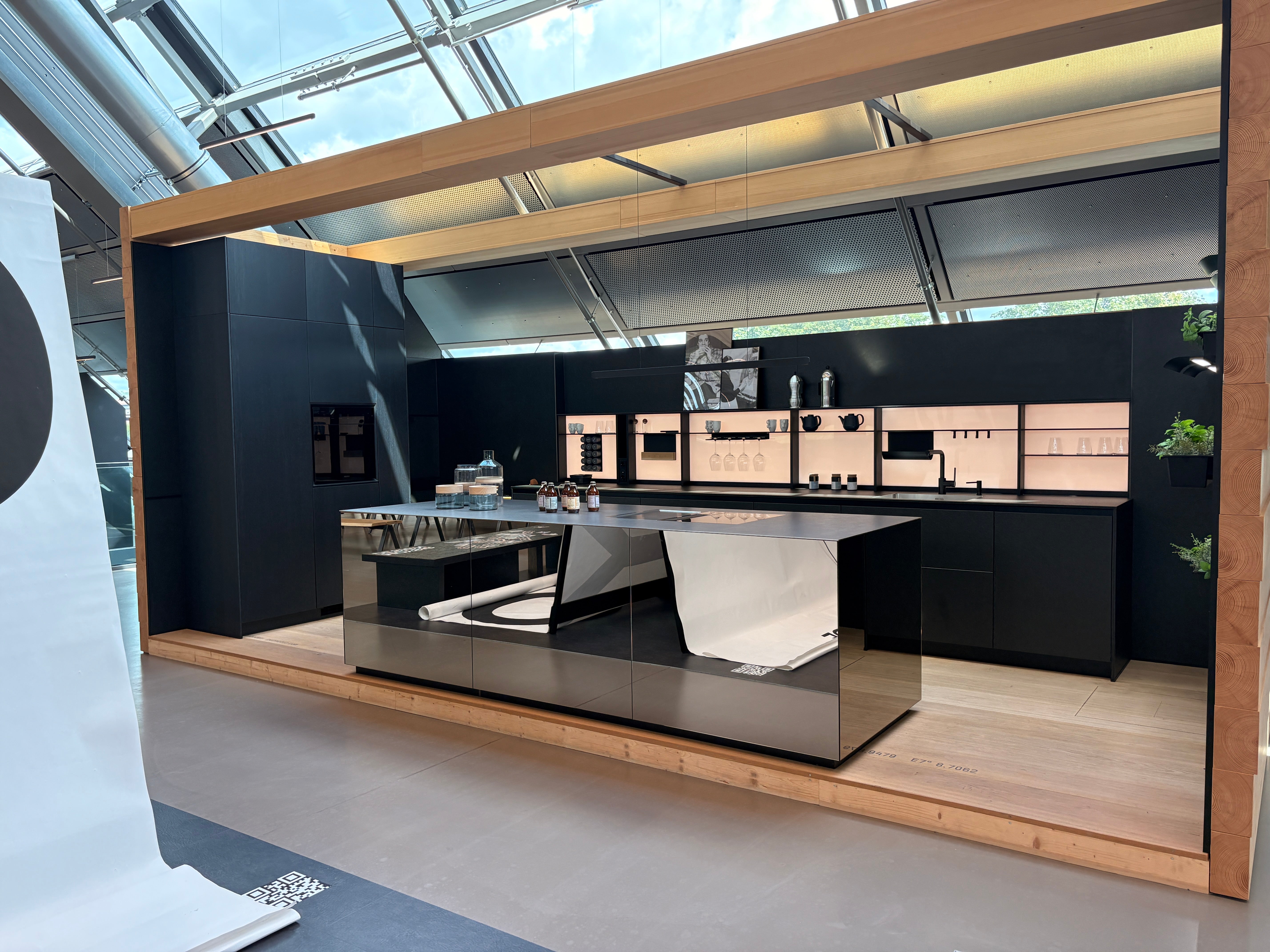 05123 - Schüller design keuken met spiegel eiland