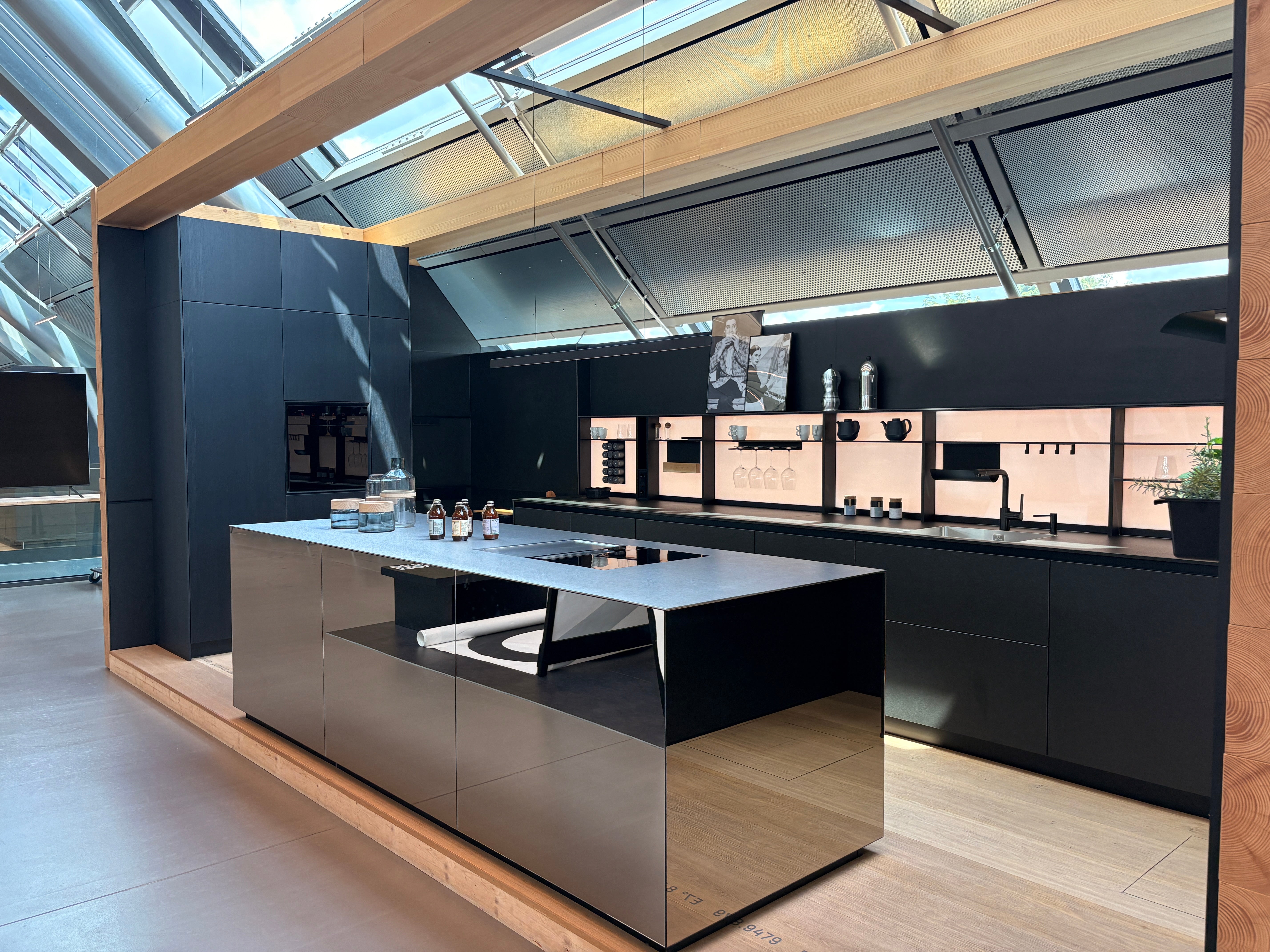 05123 - Schüller design keuken met spiegel eiland