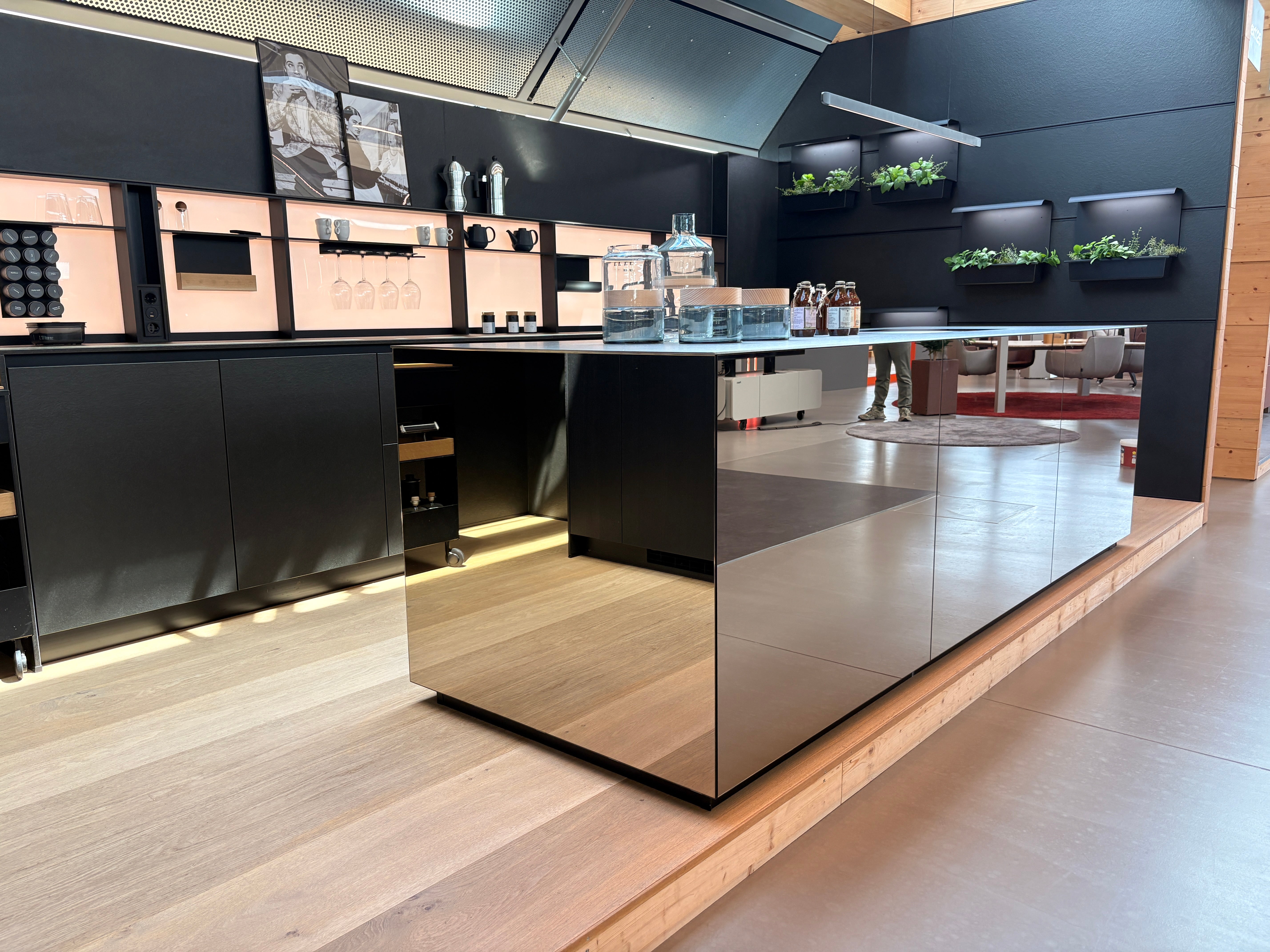 05123 - Schüller design keuken met spiegel eiland
