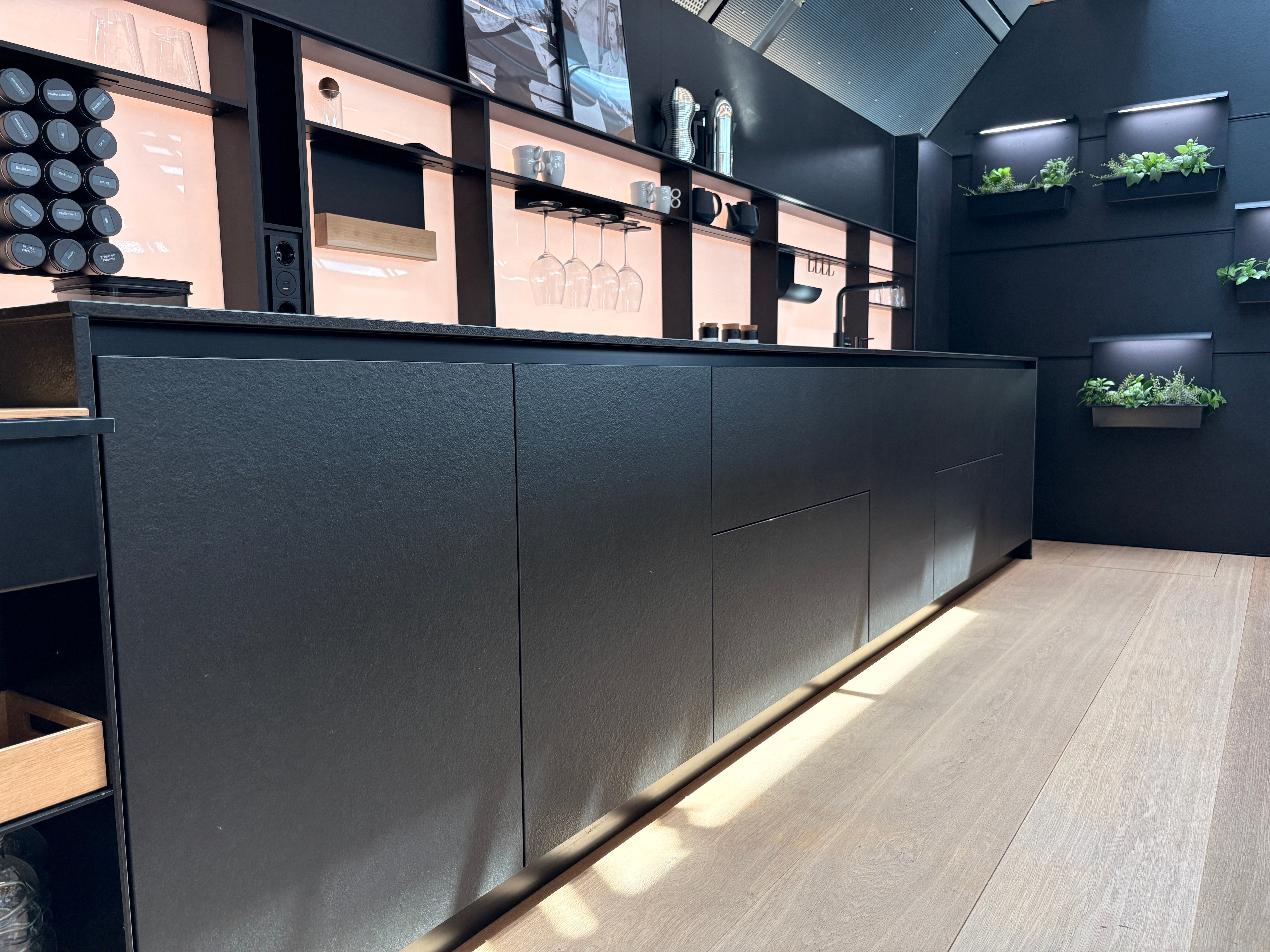 05123 - Schüller design keuken met spiegel eiland