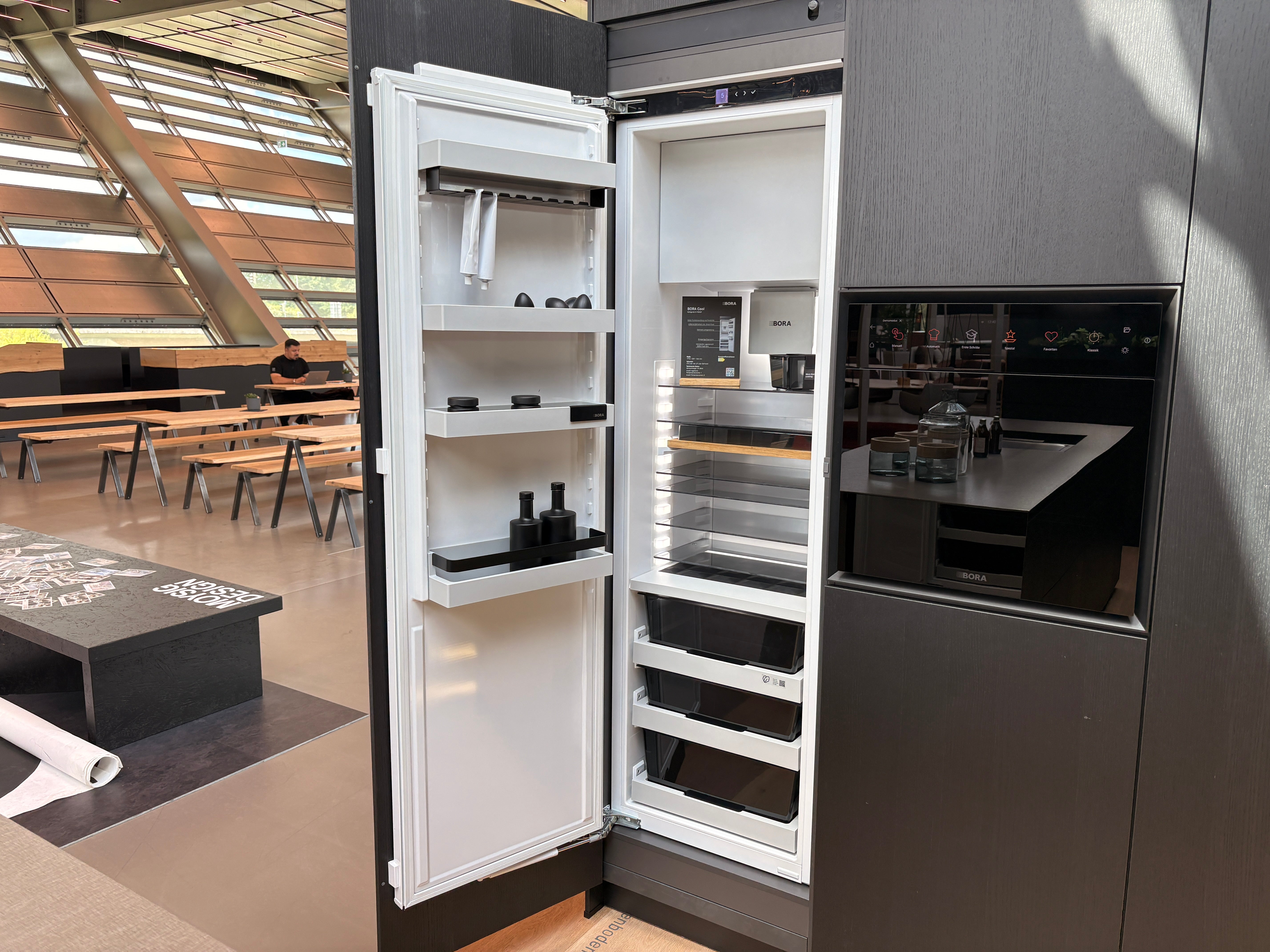 05123 - Schüller design keuken met spiegel eiland