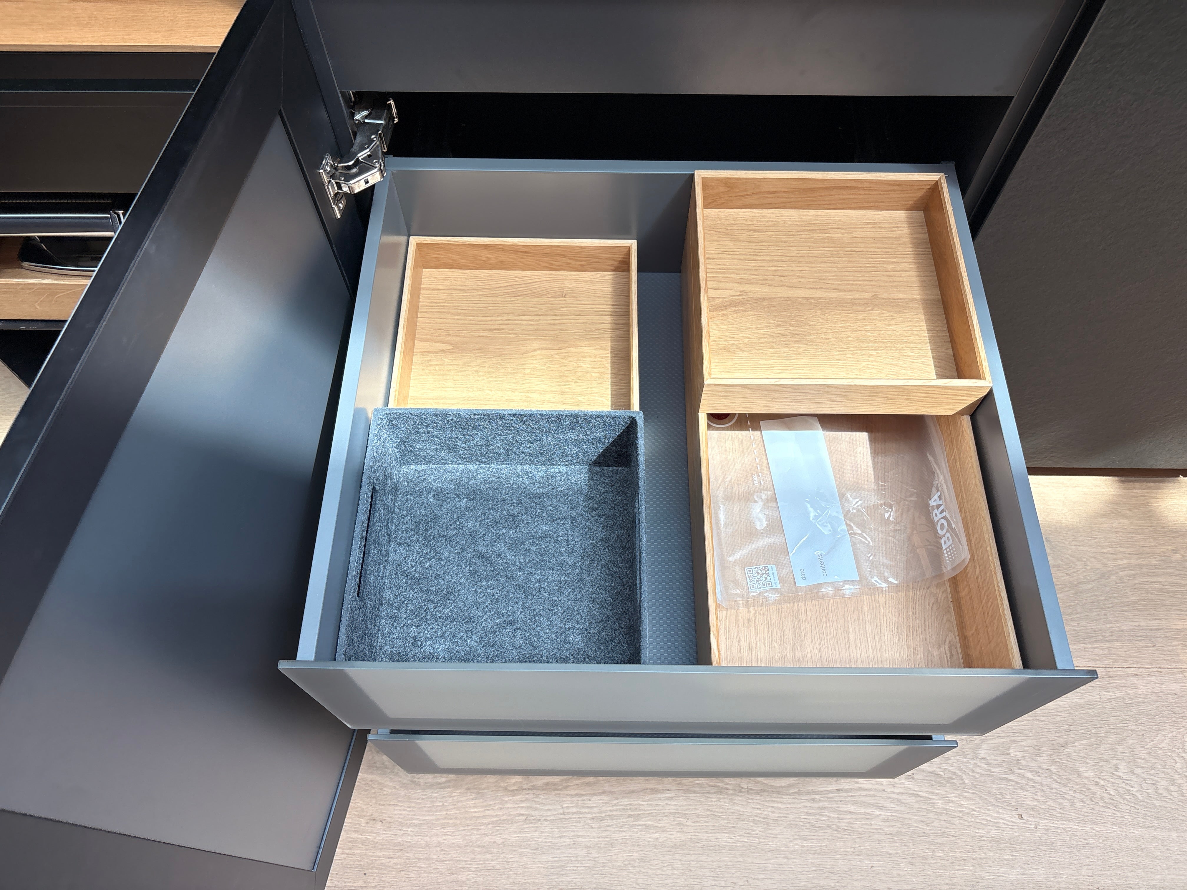 05123 - Schüller design keuken met spiegel eiland