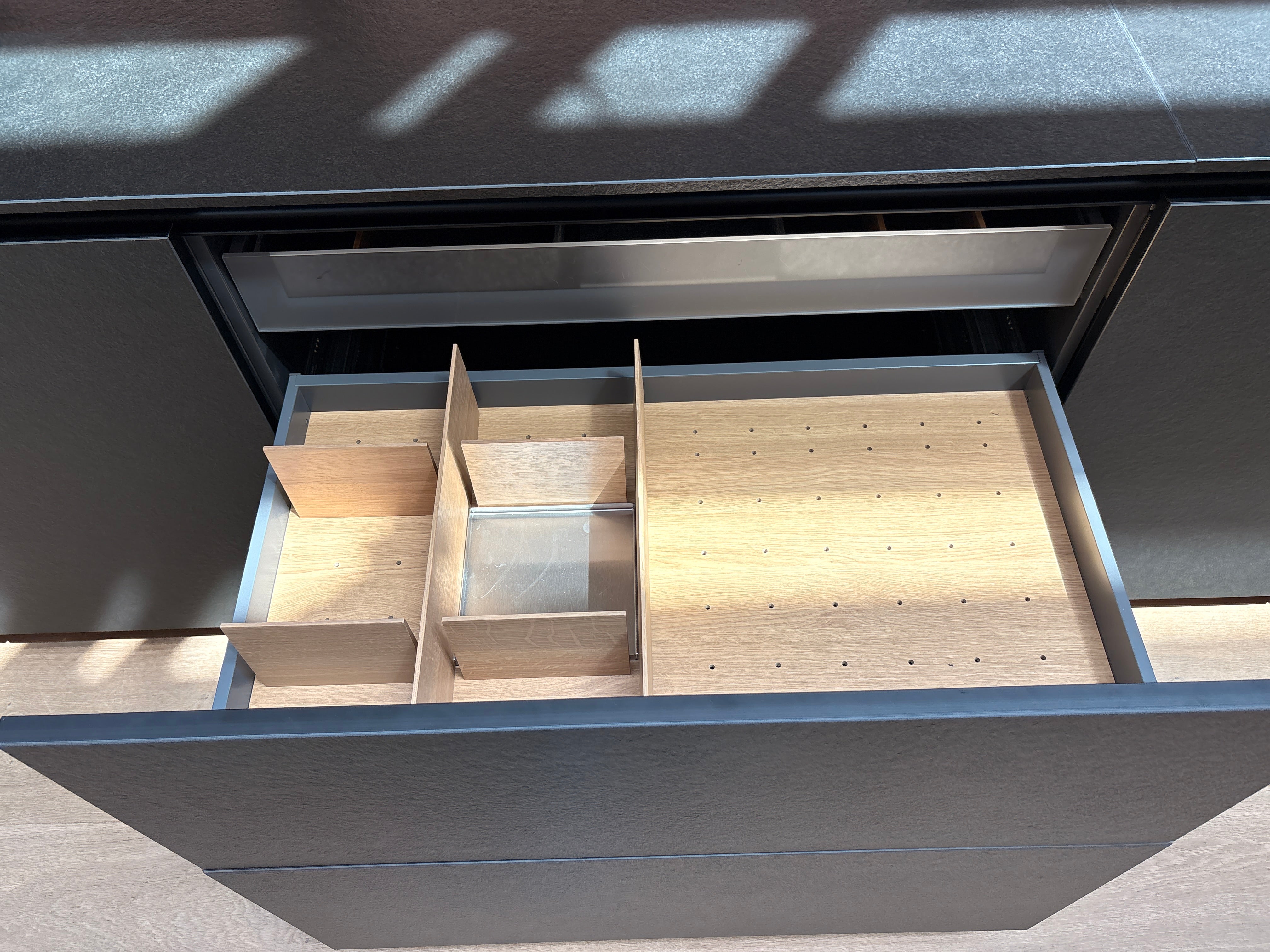 05123 - Schüller design keuken met spiegel eiland