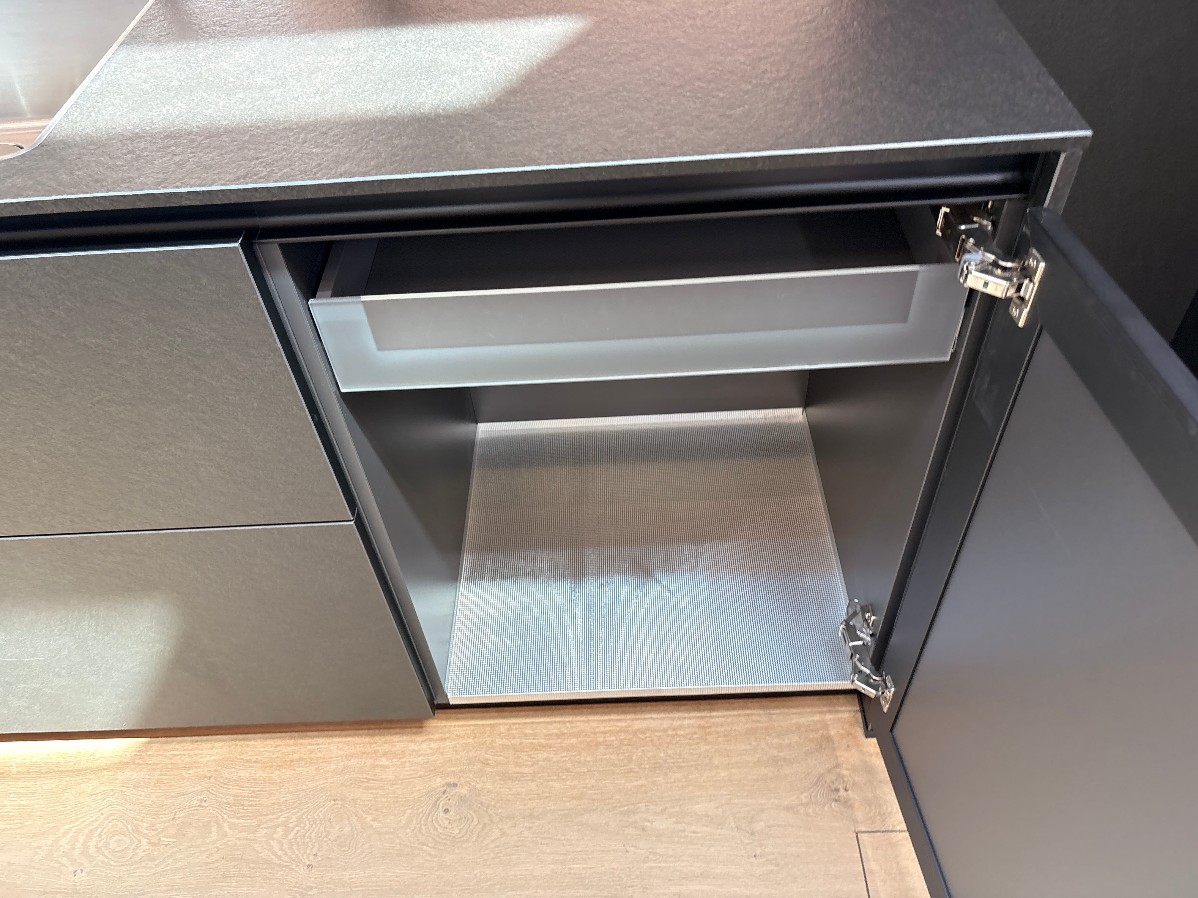 05123 - Schüller design keuken met spiegel eiland