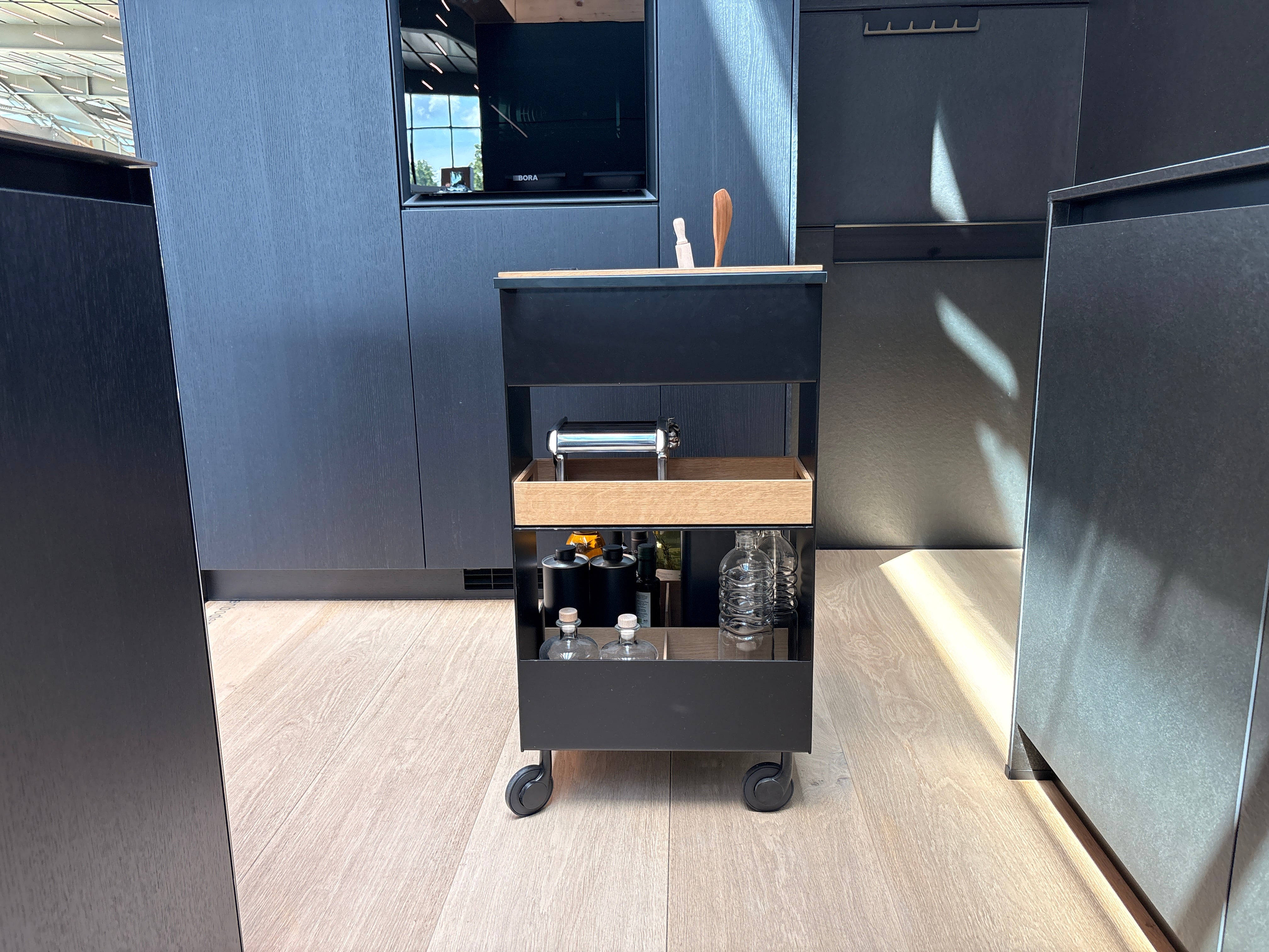 05129 - Schüller mobiele bijzettafel