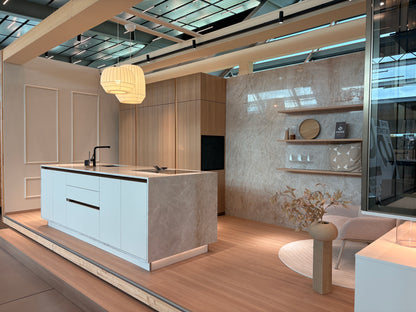 05121 - Luxe eilandkeuken van Pronorm met Bora apparatuur