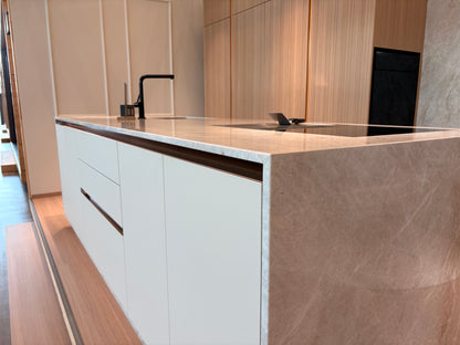 05121 - Luxe eilandkeuken van Pronorm met Bora apparatuur