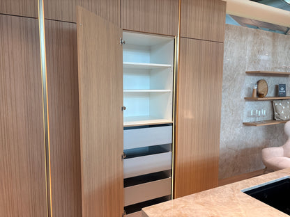 05121 - Luxe eilandkeuken van Pronorm met Bora apparatuur