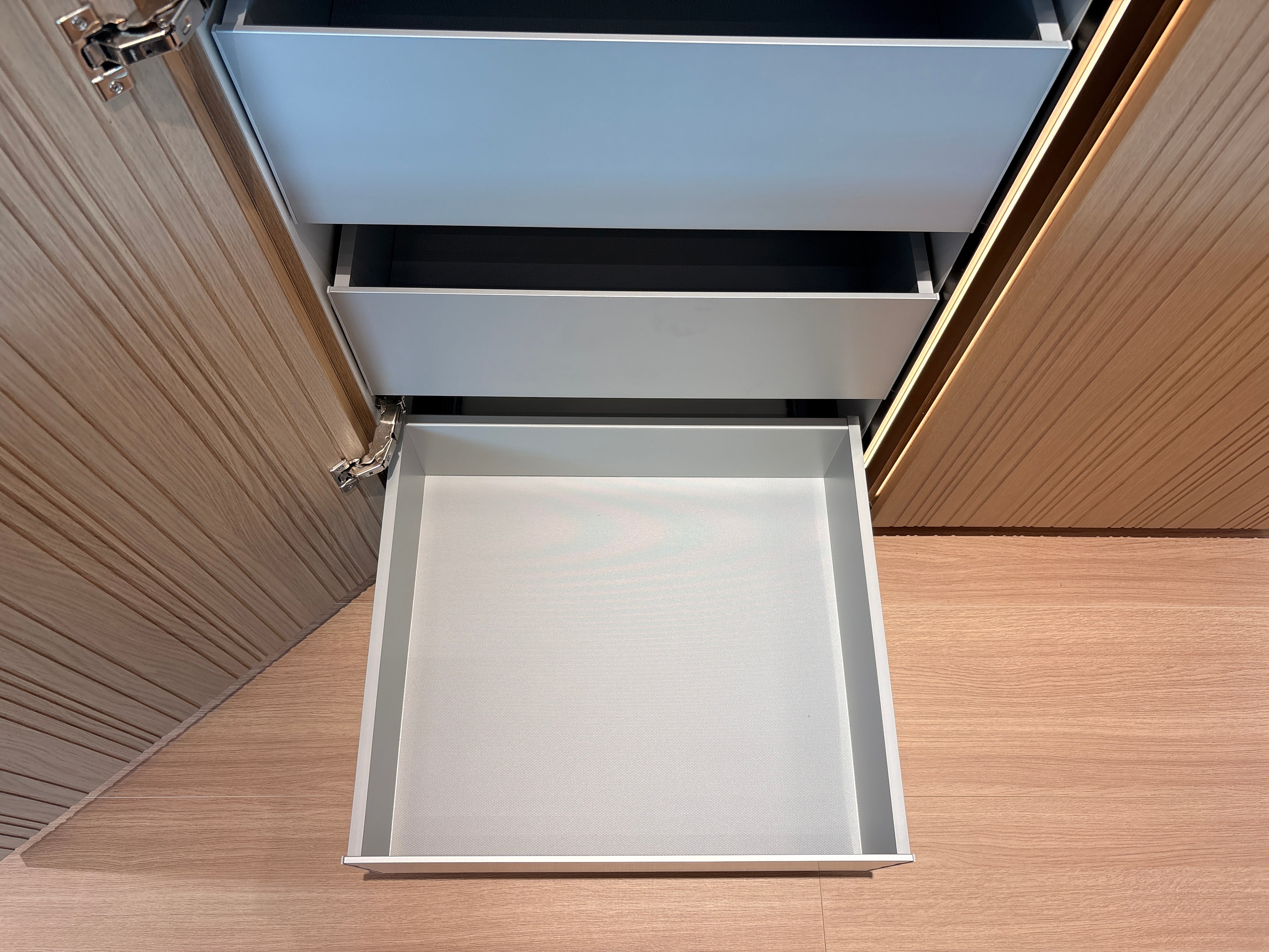 05121 - Luxe eilandkeuken van Pronorm met Bora apparatuur