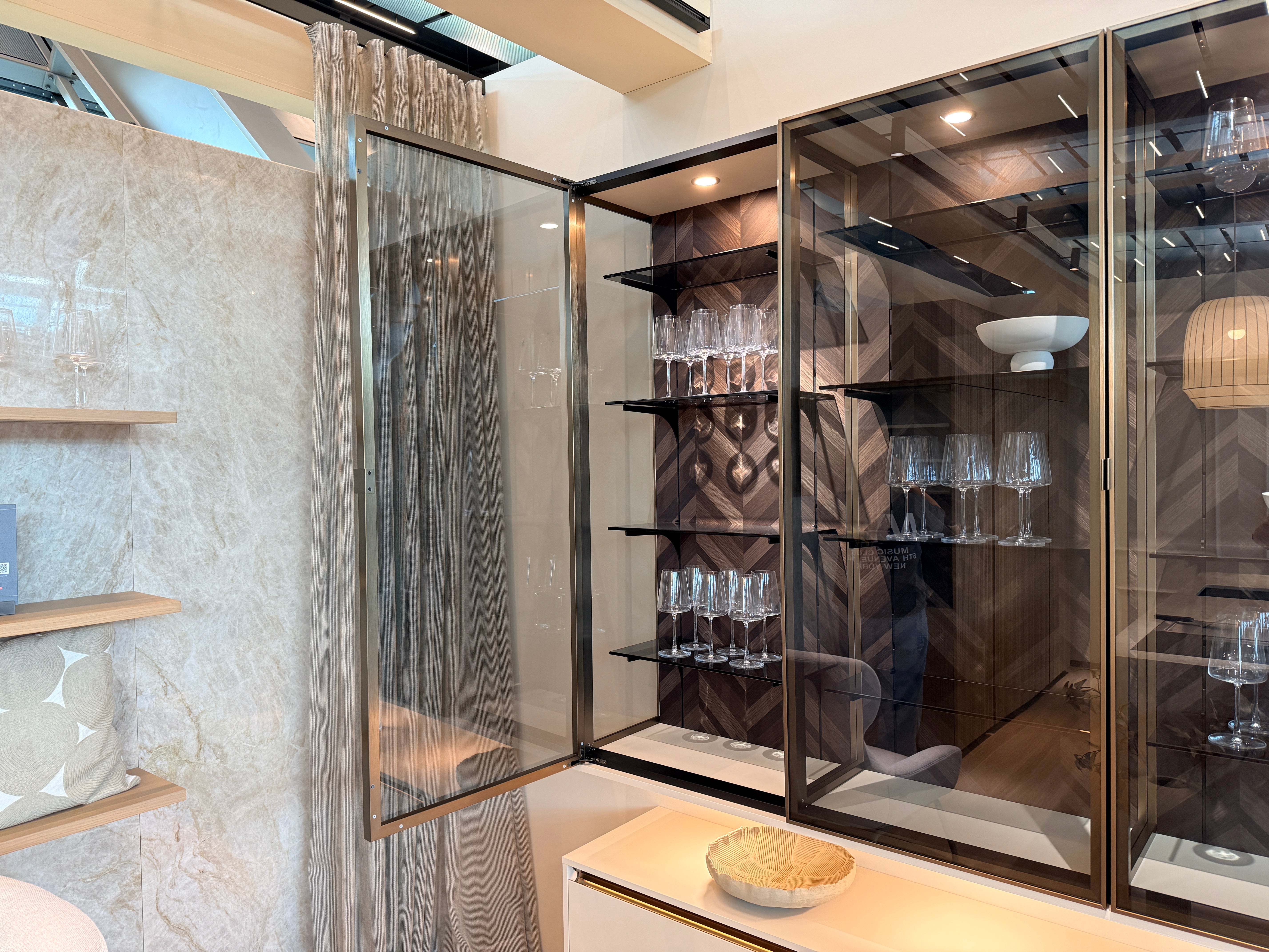 05127 - Vitrine meubel Pronorm